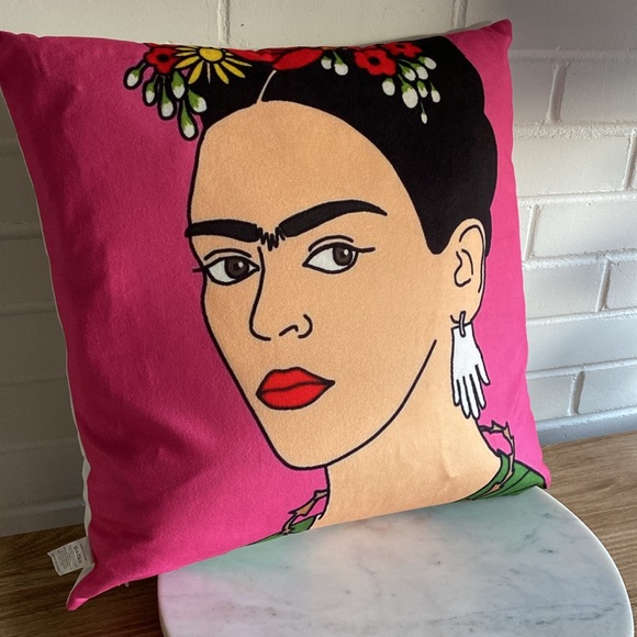 EUC FRIDA KAHLO Decorative Accent Zippered Pillow🌹 Includes bonus Insert pillow - Picture 16 of 16